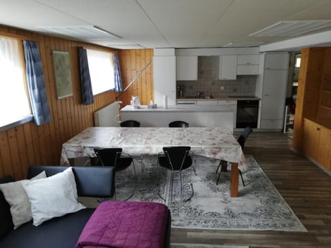 Kitchen or kitchenette, Living room, Seating area, Dining area