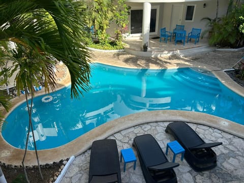 Swimming pool, Swimming pool