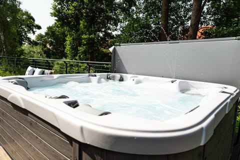 Hot Tub, Hot Tub
