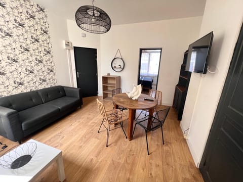Joli appartement avec cour privée Apartment in Dunkirk