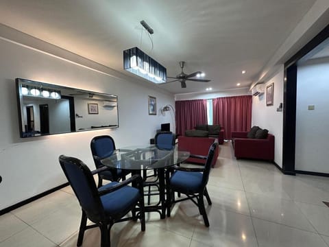 TV and multimedia, Living room, Seating area, Dining area, internet