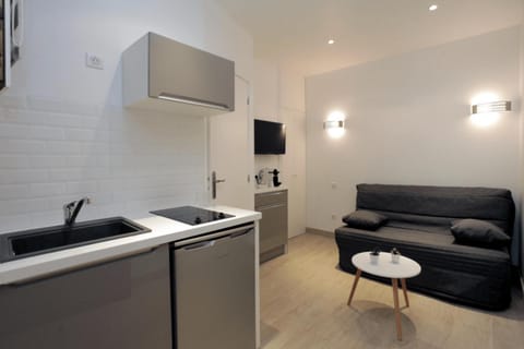 Kitchen or kitchenette, Seating area