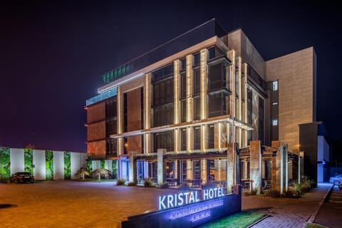 Facade/entrance, Property logo or sign, City view, Street view