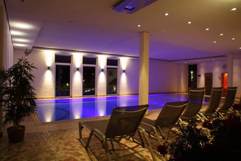 Swimming pool, Swimming pool