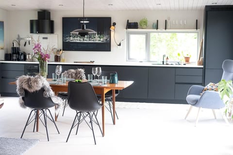 Dining area, kitchen