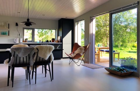 Patio, Garden, View (from property/room), Balcony/Terrace, Living room, Seating area, Dining area, Garden view