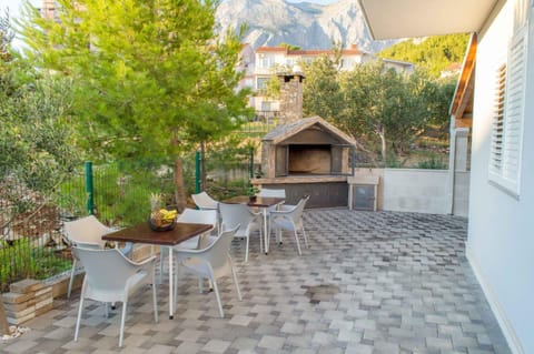 Patio, BBQ facilities, Balcony/Terrace