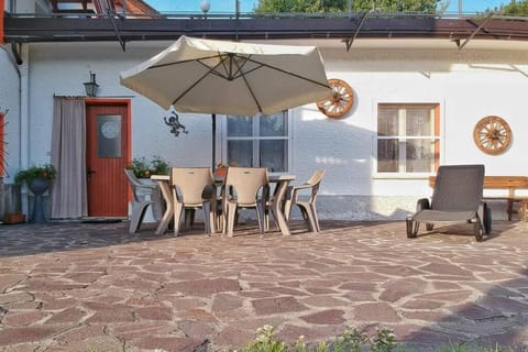 Patio, Facade/entrance