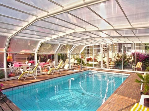 Swimming pool, Swimming pool