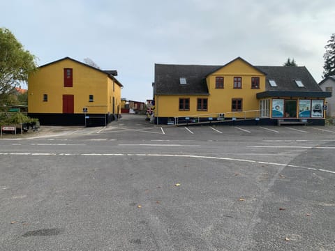 Property building, Parking