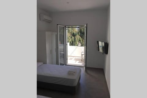 House Phos Apartment in Naousa