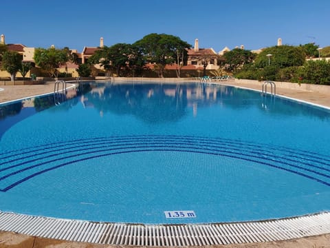 Property building, Swimming pool, sunbed