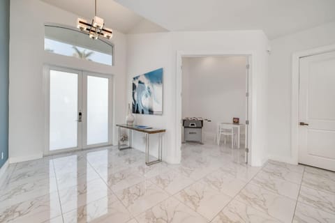 2017 built waterfront home with heated pool, hot tub and two master suites House in Marco Island