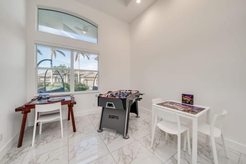 2017 built waterfront home with heated pool, hot tub and two master suites House in Marco Island