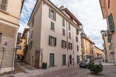 Property building, Neighbourhood, City view