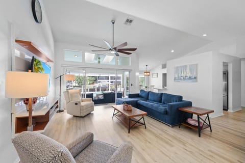 Waterfront home in Olde Marco with pool/kayaks House in Marco Island