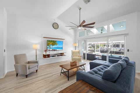 Waterfront home in Olde Marco with pool/kayaks House in Marco Island