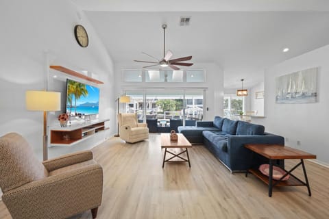 Waterfront home in Olde Marco with pool/kayaks House in Marco Island