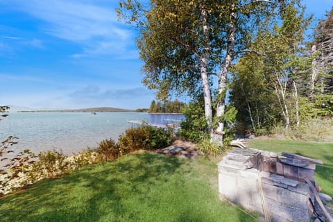Lakeshore Lovely House in Moosehead Lake