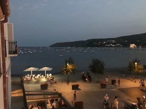 ROQUES - Casa en primera línea de mar en CADAQUÉS House in Cadaqués