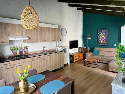 Kitchen or kitchenette, Seating area, Dining area