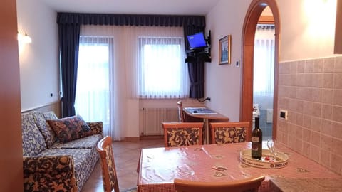 Communal lounge/ TV room, Living room