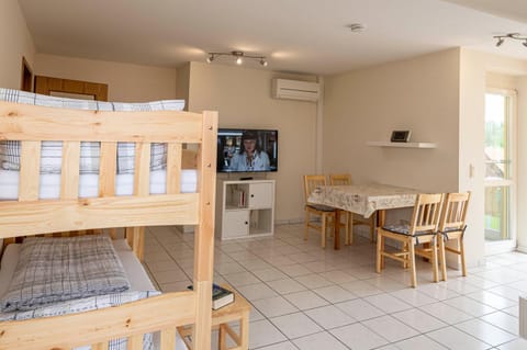 TV and multimedia, Photo of the whole room, Dining area, bunk bed, air conditioner