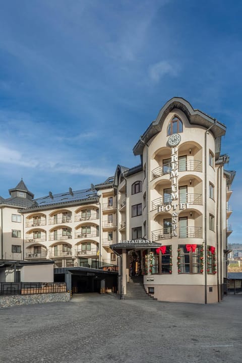 Property building, Day, Location, Parking