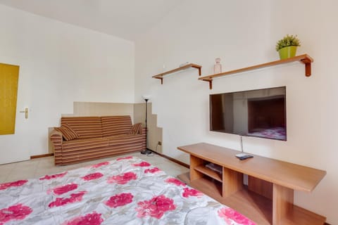 Bed, Bedroom, Area and facilities