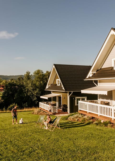 Property building, Spring, Day, Natural landscape, Garden, Garden view
