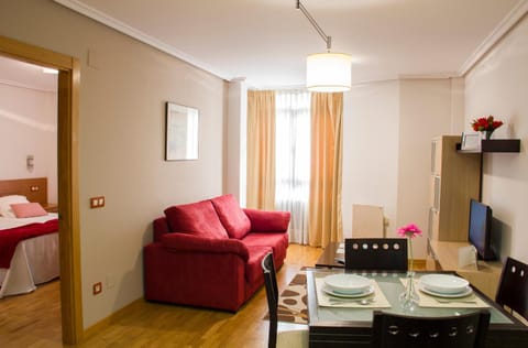 Bed, Photo of the whole room, Dining area