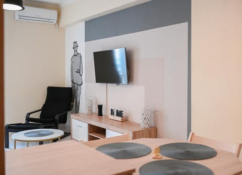 TV and multimedia, Living room, Seating area, Dining area, Evening entertainment, air conditioner
