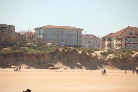 Nearby landmark, Facade/entrance, Beach
