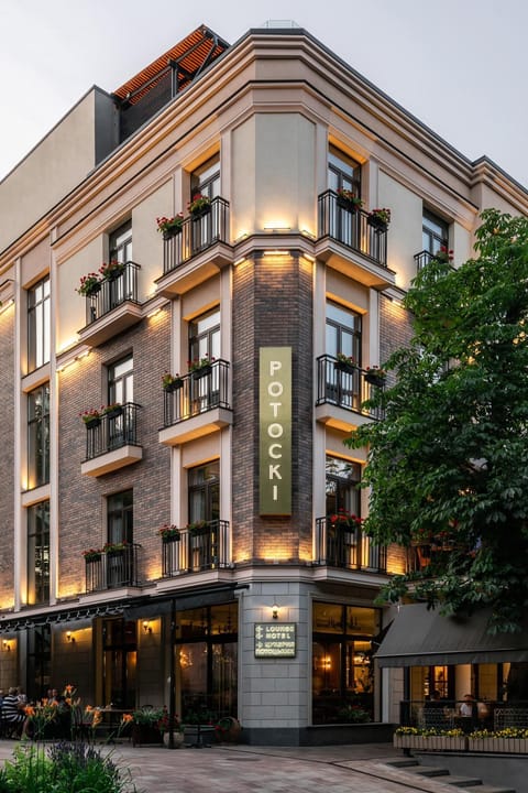 Property building, Day