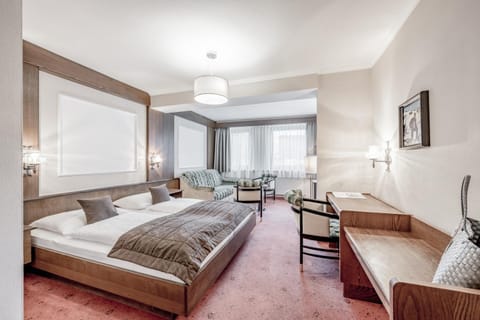 Bed, Seating area, Bedroom