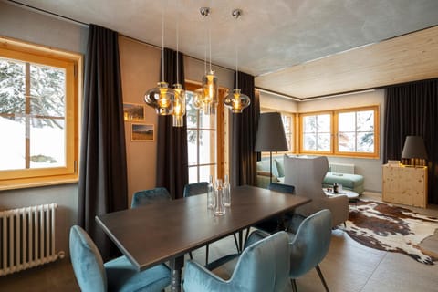 Photo of the whole room, Dining area