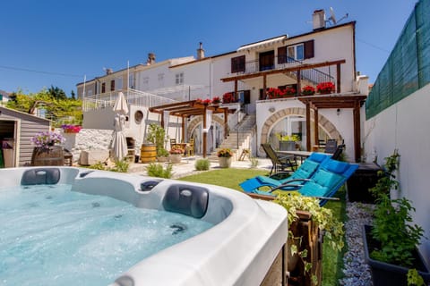 Property building, Garden, Hot Tub, Area and facilities