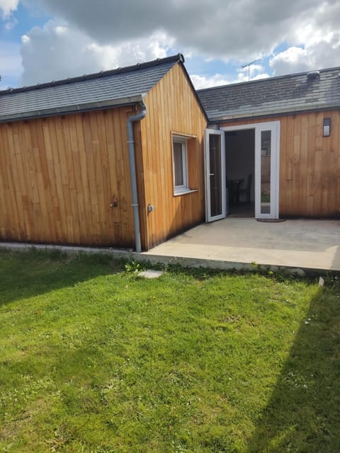 chalet avec jardin proche du Mont Saint Michel Chalet in Brittany