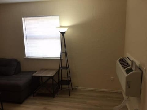 Cozy 1-BR upstairs apartment, near Fort Sill! Apartment in Lawton