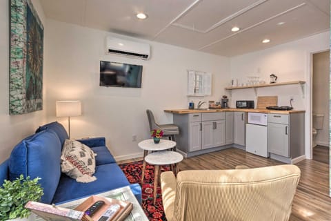 Claires Cottage about 4 Mi to Downtown Greenville! House in Greenville