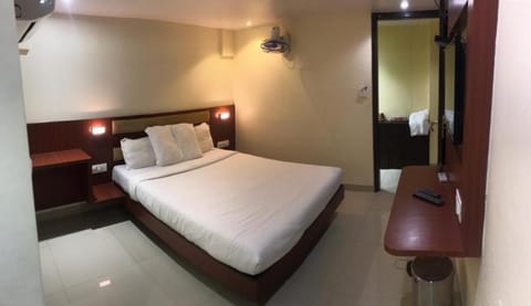 Bed, Photo of the whole room, Bedroom, hair dresser
