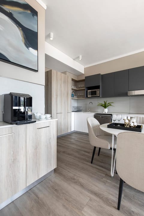 Coffee/tea facilities, Dining area