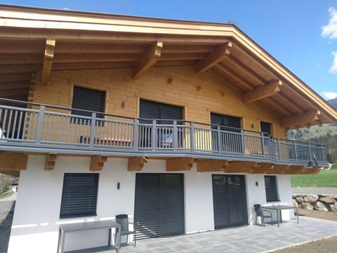 Property building, Day, Summer, Balcony/Terrace, Balcony/Terrace