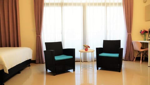 Photo of the whole room, Bedroom