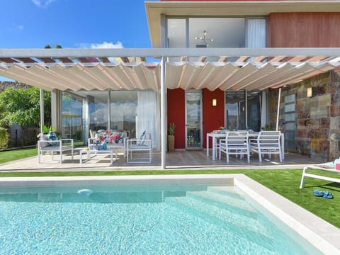 Garden, Balcony/Terrace, Seating area, Dining area, Swimming pool