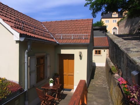 Shower, Property building, Nearby landmark, Balcony/Terrace, Landmark view