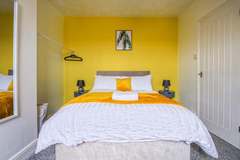 Skelton House - Fast Wi-Fi - Work Stays - Groups House in Leeds