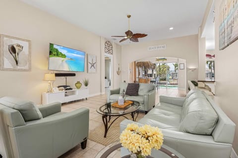 Canalfront Oasis Cape Coral Home with Pool and Spa House in Cape Coral