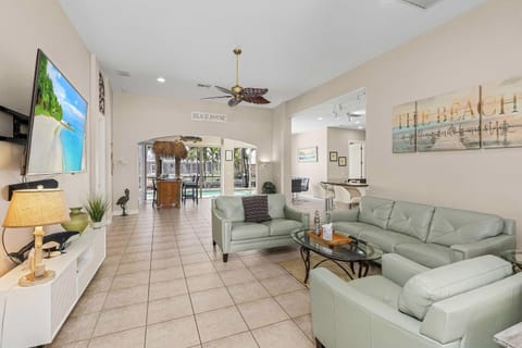 Canalfront Oasis Cape Coral Home with Pool and Spa House in Cape Coral