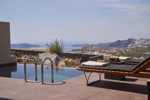 Patio, Nearby landmark, Day, Natural landscape, View (from property/room), Balcony/Terrace, Seating area, Food, Landmark view, Mountain view, Pool view, Sea view, Sea view, Area and facilities, Swimming pool, Seasons, sunbed